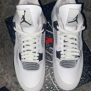 Air Jordan 4 Retro
